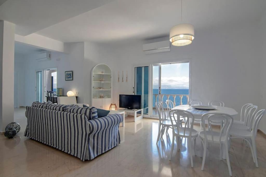 Laconian Collection Villa Big Blue Mavrovoúnion 외부 사진